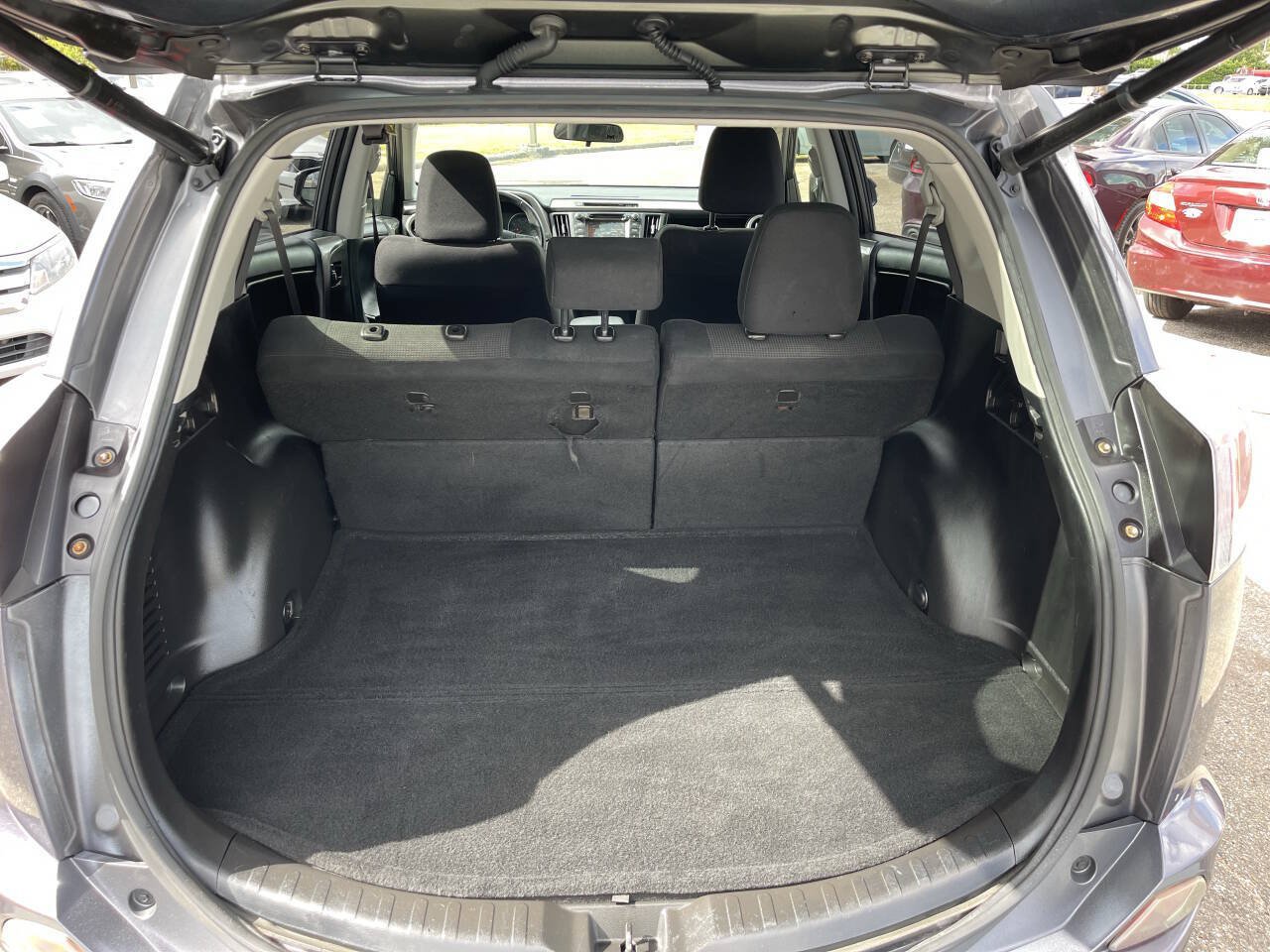 Used 2017 Toyota RAV4 XLE FWD image 12
