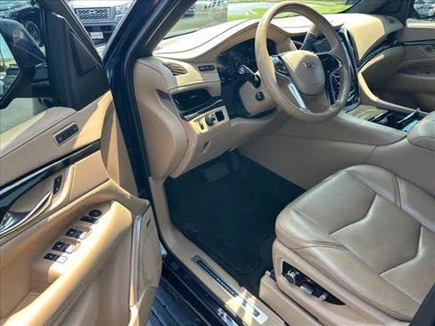 Used 2020 Cadillac Escalade Platinum RWD image 13