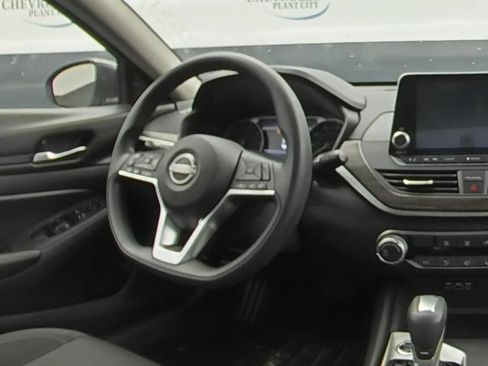 Used 2025 Nissan Altima 2.5 SV FWD image 16