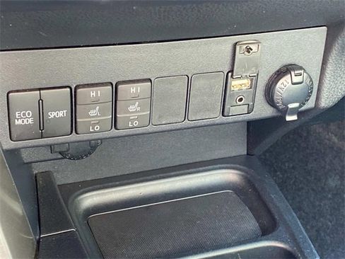 Used 2018 Toyota RAV4 Limited image 27