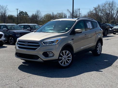 Used 2017 Ford Escape Titanium image 3