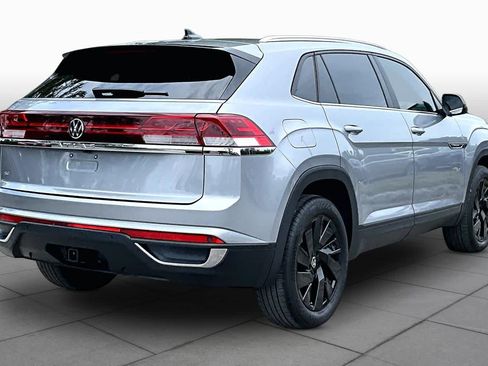 Used 2024 Volkswagen Atlas Cross Sport SE FWD image 13