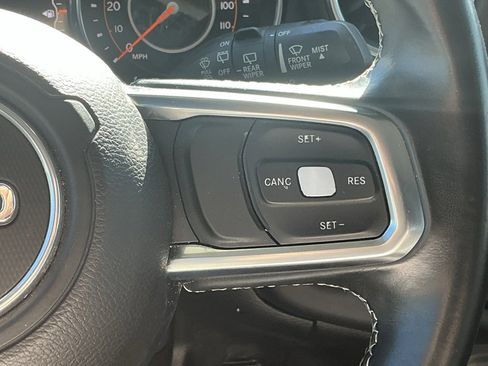 Used 2018 Jeep Wrangler Unlimited Sahara image 42