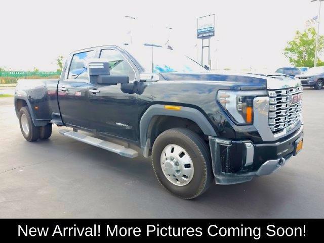 Used 2024 GMC Sierra 3500 Denali w/ Denali Reserve Package AWD/4WD image 1