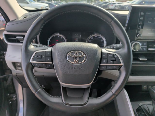 Used 2022 Toyota Highlander LE FWD image 14