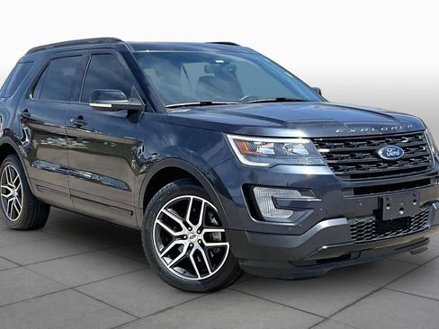 Used 2017 Ford Explorer Sport image 3