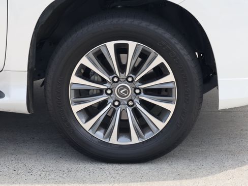 Used 2023 Lexus GX 460 Luxury w/ Accessory Package AWD/4WD image 11