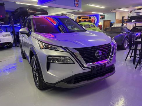 Used 2023 Nissan Rogue SV w/ SV Premium B Package image 3