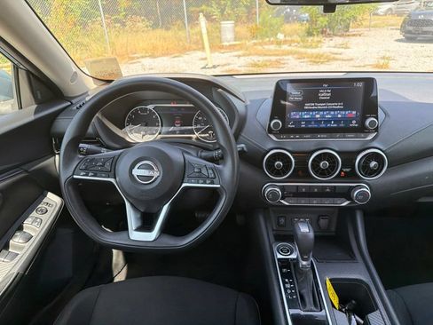 Used 2025 Nissan Sentra SV FWD image 17