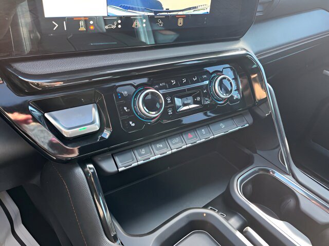 Certified 2025 GMC Sierra 2500 AT4 w/ AT4 Premium Plus Package AWD/4WD image 19