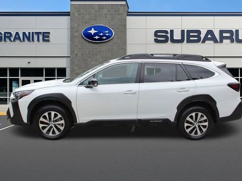 Used 2024 Subaru Outback Premium image 6