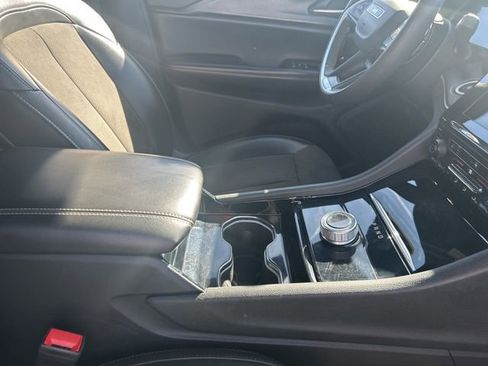 Used 2023 Jeep Grand Cherokee L Laredo image 28