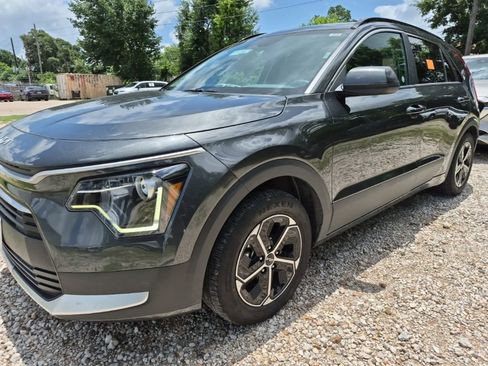 Used 2025 Kia Niro LX FWD image 1