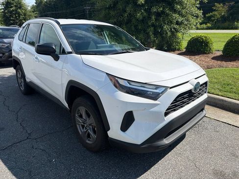 Used 2024 Toyota RAV4 LE AWD/4WD image 3
