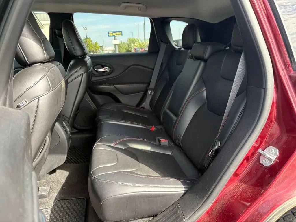 Used 2019 Jeep Cherokee Trailhawk w/ Cold Weather Group AWD/4WD image 19
