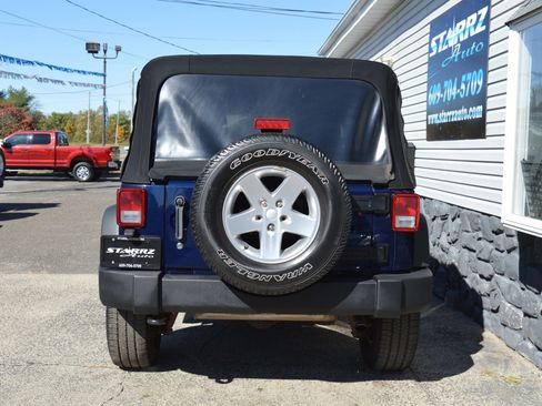 Used 2013 Jeep Wrangler Unlimited Sport image 4