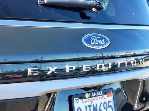 Used 2023 Ford Expedition XLT image 10