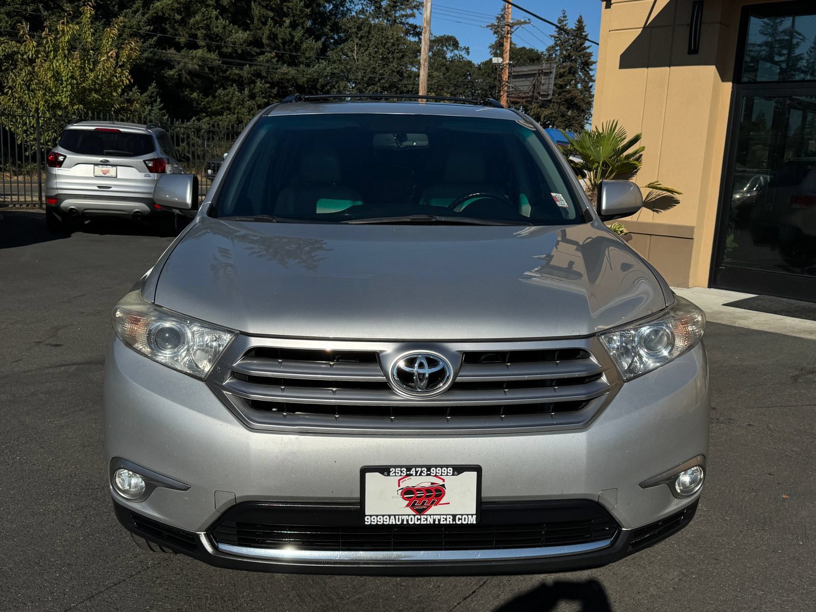 Used 2012 Toyota Highlander Limited w/ Tow Pkg AWD/4WD image 2