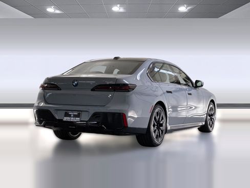 New 2026 BMW 750e xDrive image 8