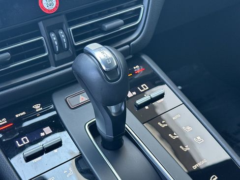 Certified 2026 Porsche Macan AWD/4WD image 22