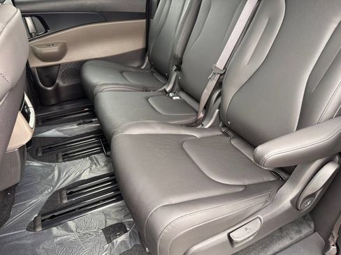 New 2026 Kia Carnival FWD image 29