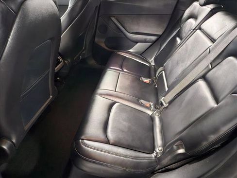 Used 2021 Tesla Model Y Long Range image 17