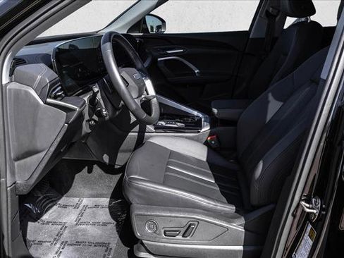 Certified 2025 Audi Q5 Premium w/ Convenience Package image 11