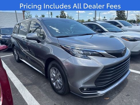 New 2026 Toyota Sienna XLE FWD image 3