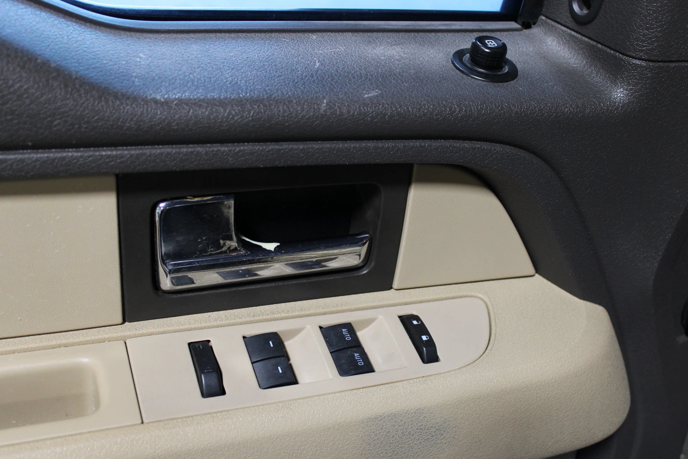 Used 2013 Ford F150 XLT w/ XLT Chrome Pkg RWD image 9