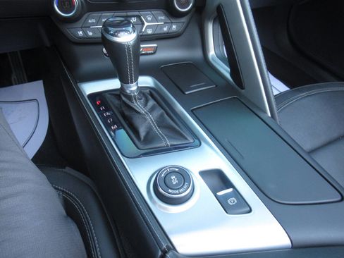 Used 2019 Chevrolet Corvette Z06 w/ Z07 Performance Package RWD image 24