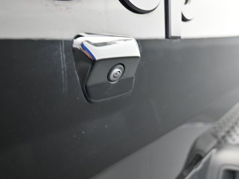 Used 2024 Jeep Gladiator Sport image 40