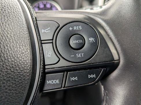 Used 2020 Toyota RAV4 XLE Premium image 16