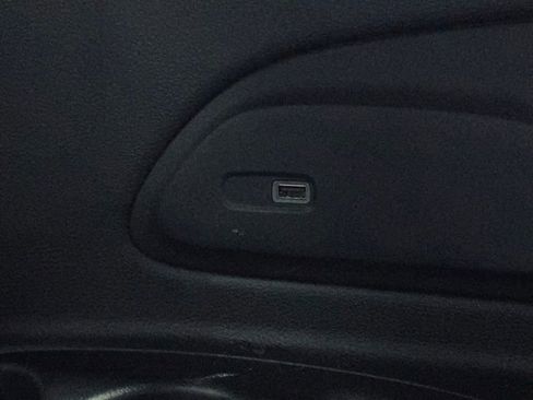 Certified 2025 Chrysler Pacifica Limited image 23