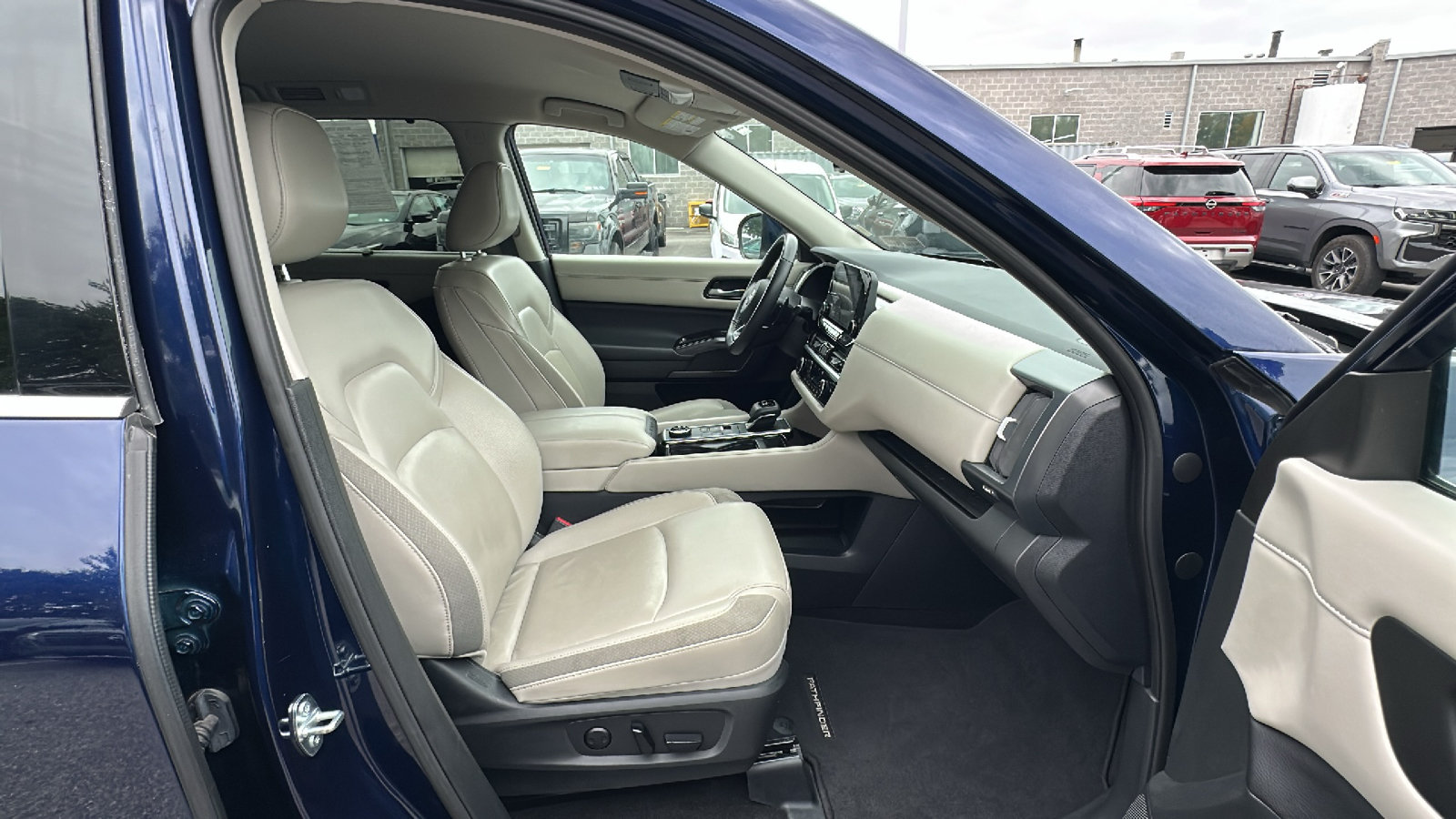 Certified 2025 Nissan Pathfinder SL AWD/4WD image 22