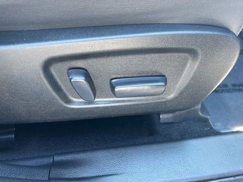 Used 2019 Toyota Highlander XLE image 11