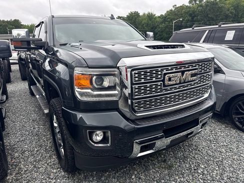 Used 2019 GMC Sierra 3500 Denali w/ Duramax Plus Package AWD/4WD image 2