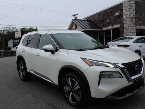 Used 2023 Nissan Rogue SL AWD/4WD image 3