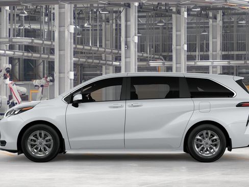 New 2026 Toyota Sienna LE image 5