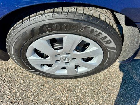 Used 2011 Toyota Camry LE image 30