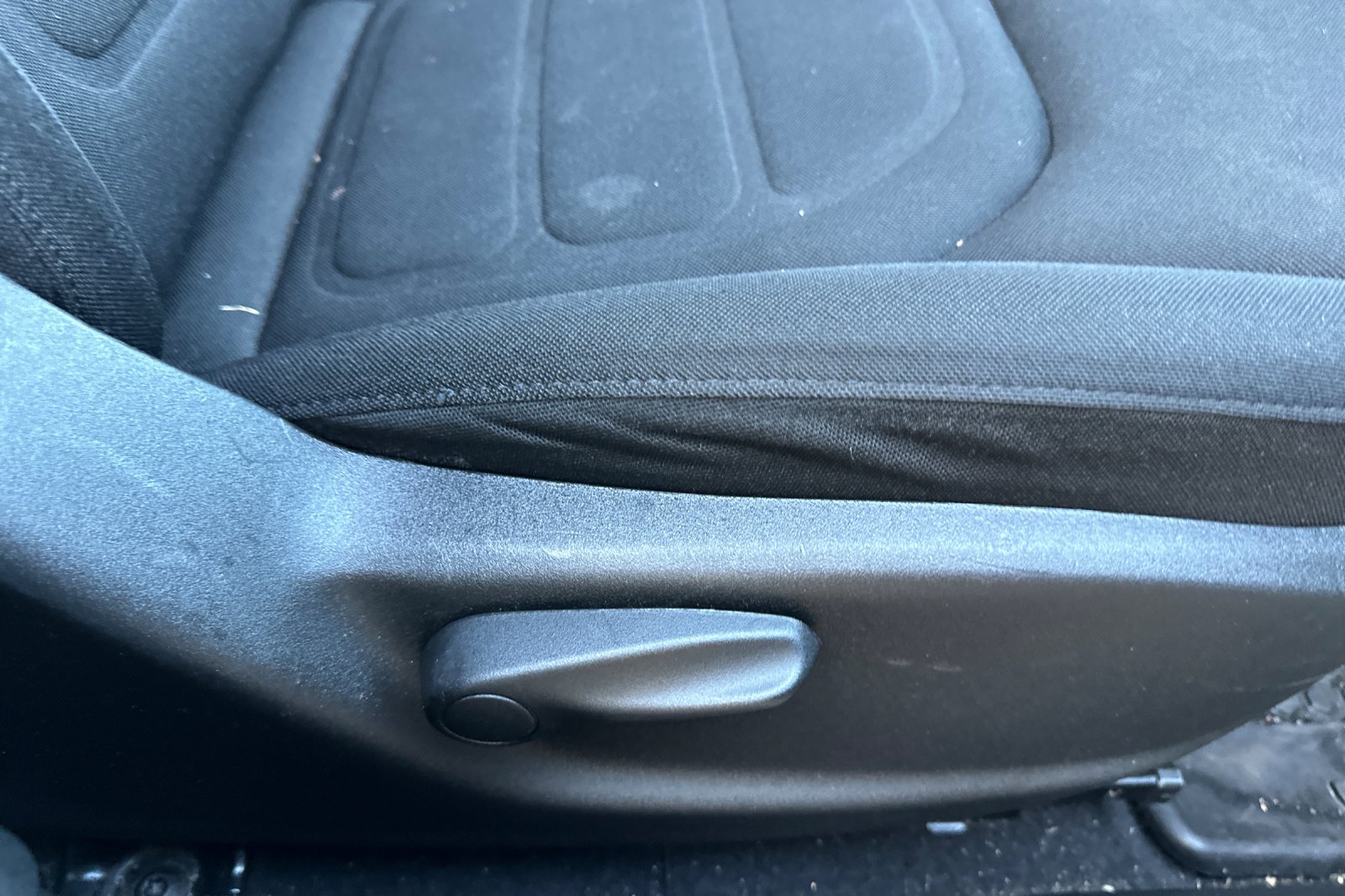 Used 2018 Jeep Renegade Latitude FWD image 22
