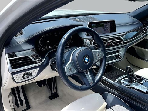 Used 2022 BMW 750i xDrive w/ Luxury Rear Seating Package AWD/4WD image 17