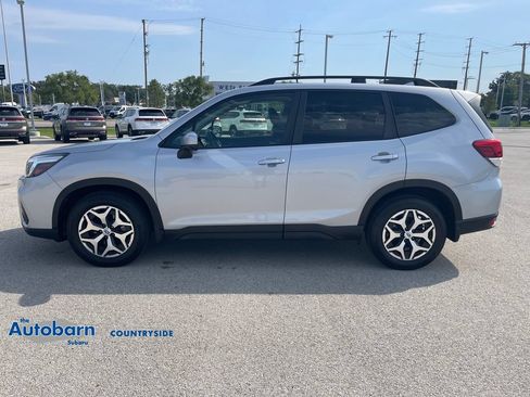 Used 2019 Subaru Forester Premium AWD/4WD image 2