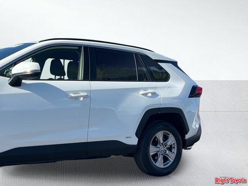 Certified 2025 Toyota RAV4 LE AWD/4WD image 10