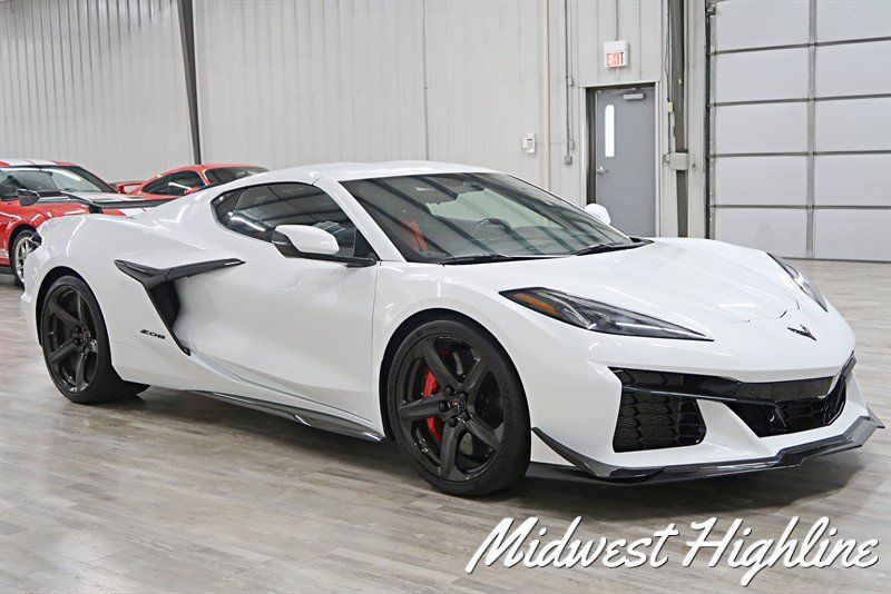 Used 2024 Chevrolet Corvette Z06 w/ Z07 Performance Package RWD image 8