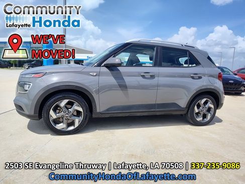 Used 2023 Hyundai Venue SEL FWD image 3