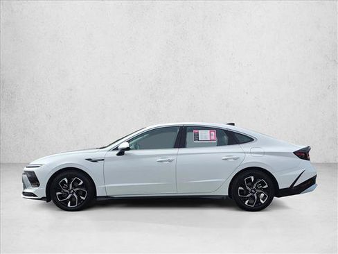 Used 2025 Hyundai Sonata SEL FWD image 2