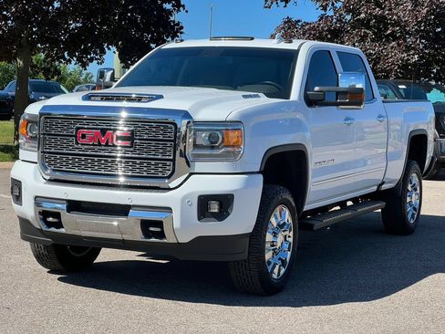 Used 2019 GMC Sierra 2500 Denali w/ Duramax Plus Package AWD/4WD image 52