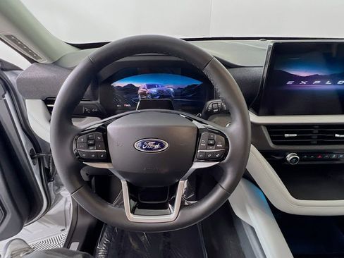 New 2026 Ford Explorer Platinum image 8