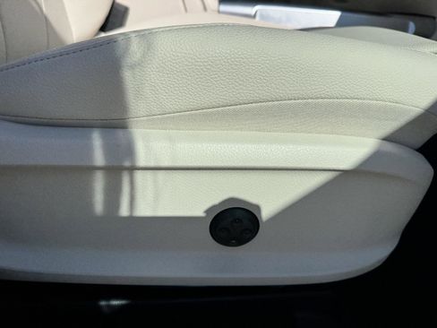 Certified 2025 Mercedes-Benz GLB 250 image 32