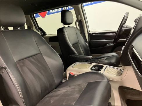 Used 2019 Dodge Grand Caravan SXT image 24